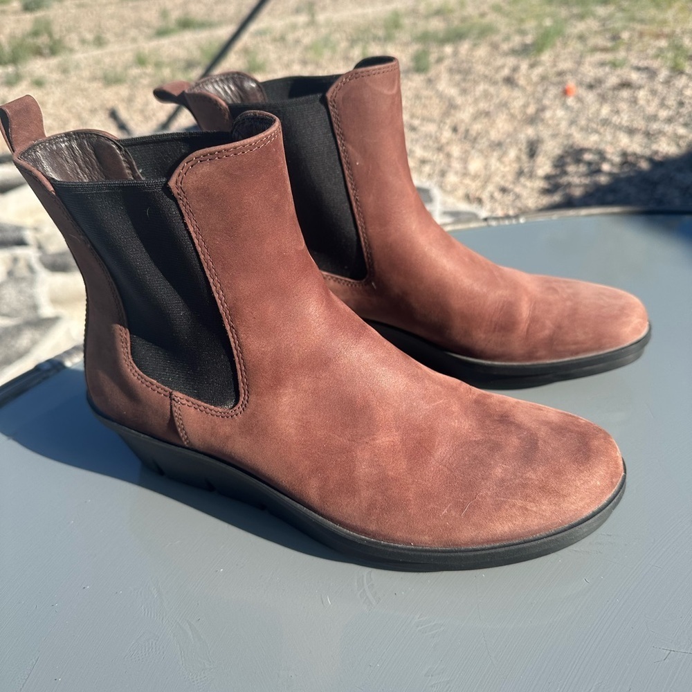 Ecco Skyler Hydromax pull on ankle boots. EUC size 40 so US 9-9.5